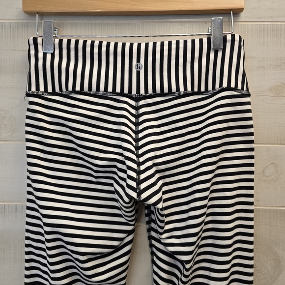 {8} Lululemon - Picture 9 of 13